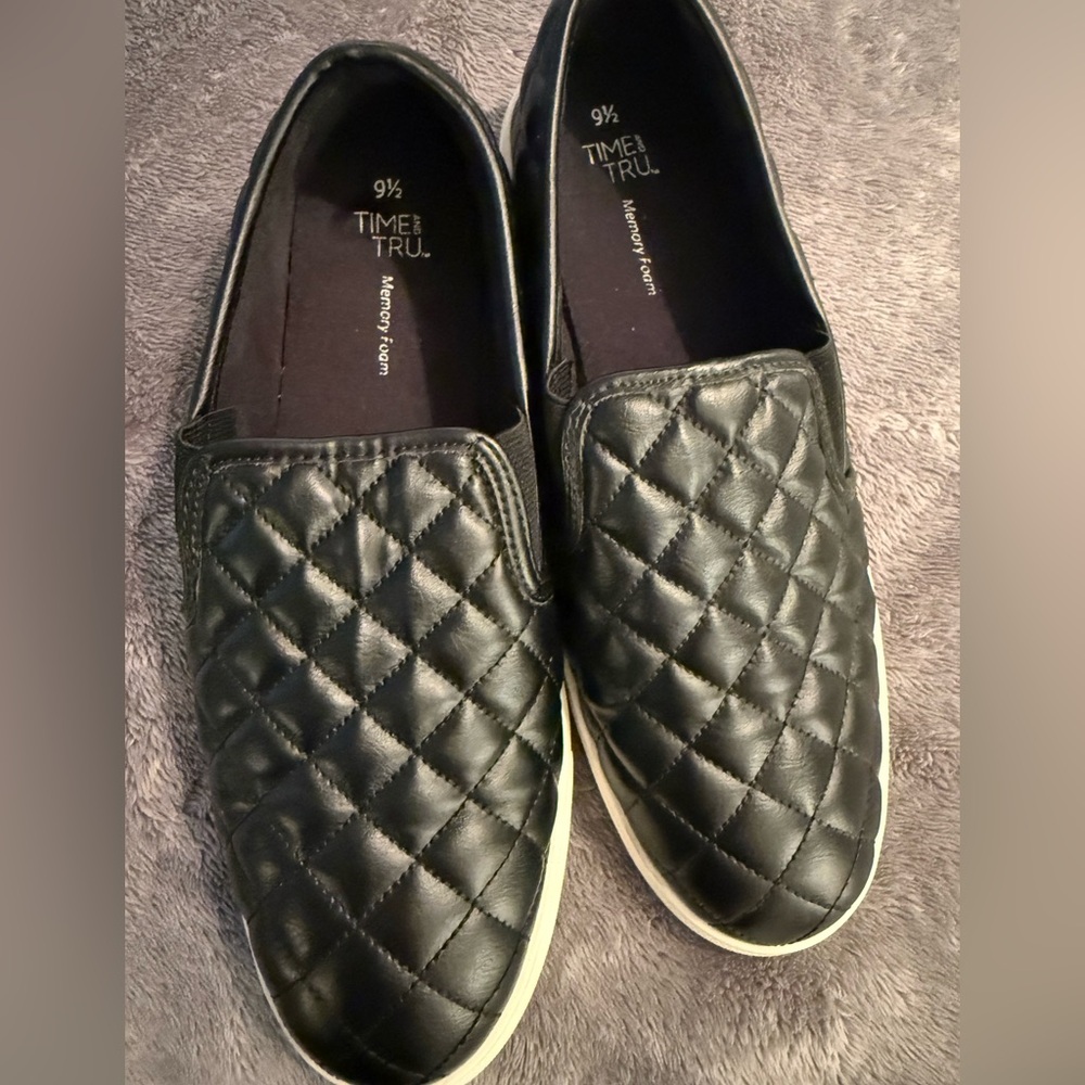 Time and Tru Quilted Black women's slip ons!